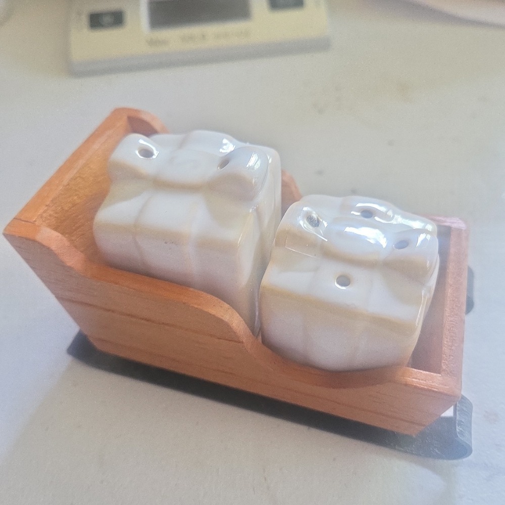 Vintage Holiday Salt & Pepper Wooden Sleigh Presents Country Kitchen Chic Decor
